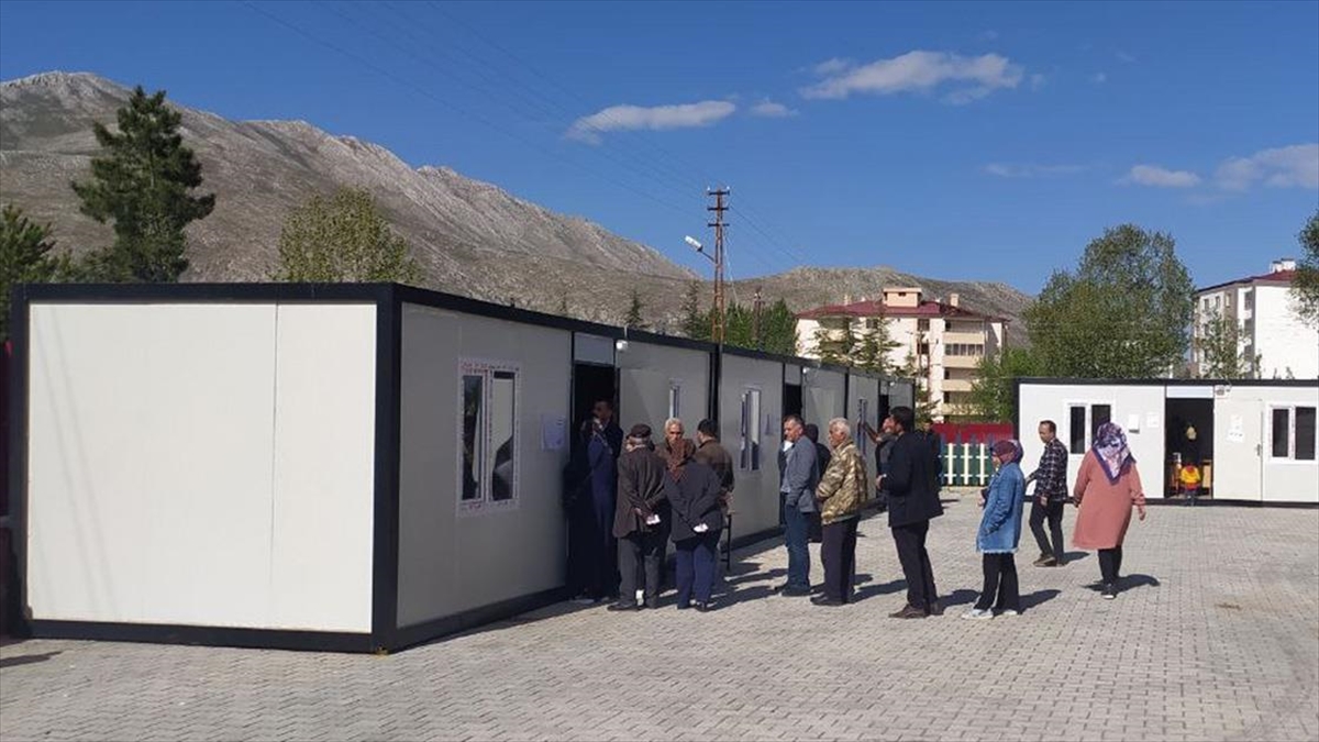 Deprem Bölgesinde Vatandaşlar Sandık Başına Gitti