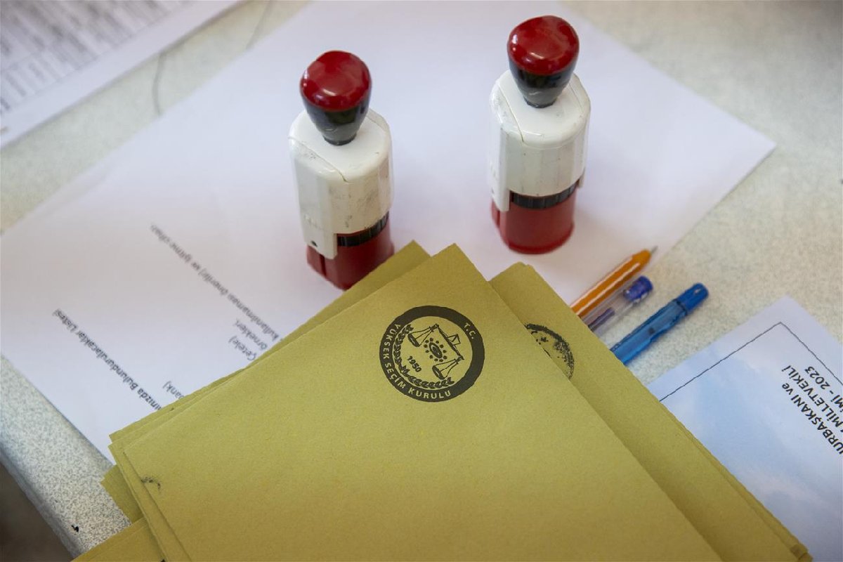 Yurt genelinde oy verme işlemi başladı… Türkiye sandık başında