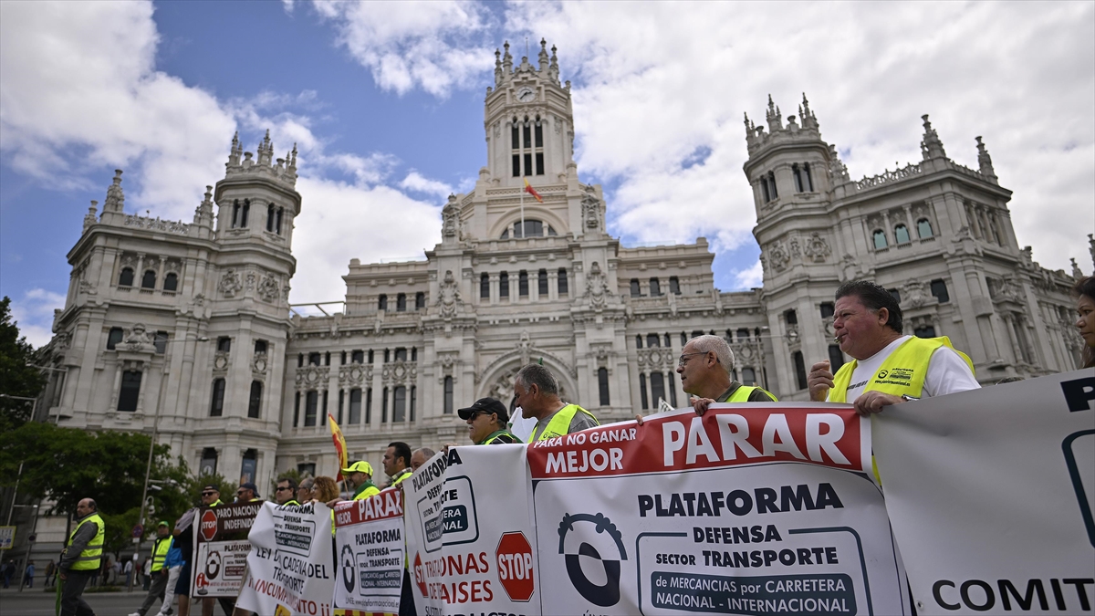İspanya'da Köylüler, Kırsal Yaşamın Ve Ekonominin Korunması İçin Madrid'e Yürüdü