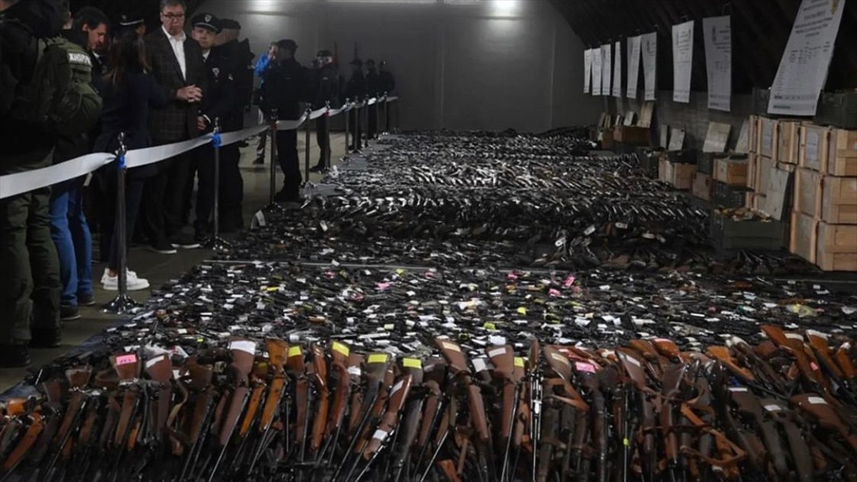 Sırbistan'da 13 Bin 500 Ruhsatsız Silah Güvenlik Güçlerine Teslim Edildi