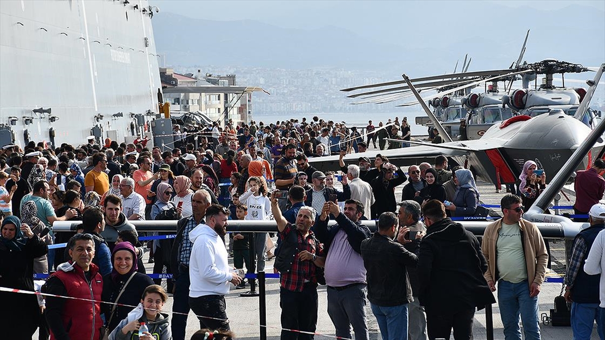 Tcg Anadolu'yu İzmir'de 149 Bin 865 Kişi Ziyaret Etti