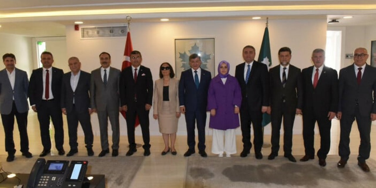 Tanju Özcan: Davutoğlu'nu kutluyorum, hiç oy almadan 10 milletvekili çıkardı