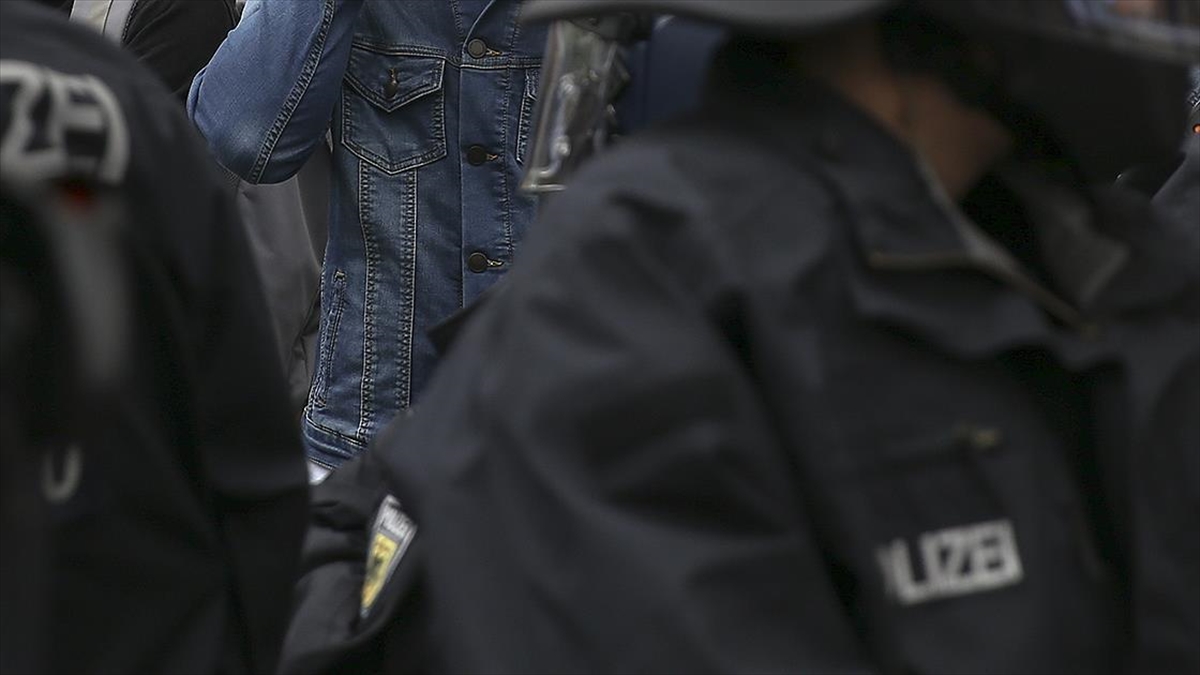 Almanya'da Gözaltına Alınan Türk Gazeteciler Serbest Bırakıldı