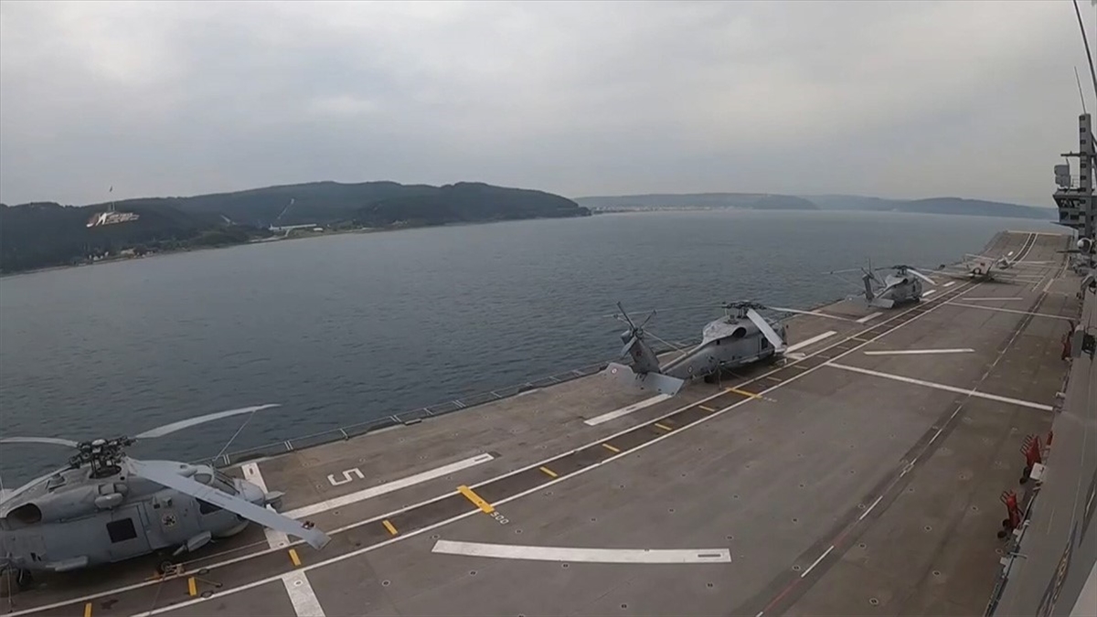 Tcg Anadolu, Çanakkale Şehitler Abidesi'ni Selamladı