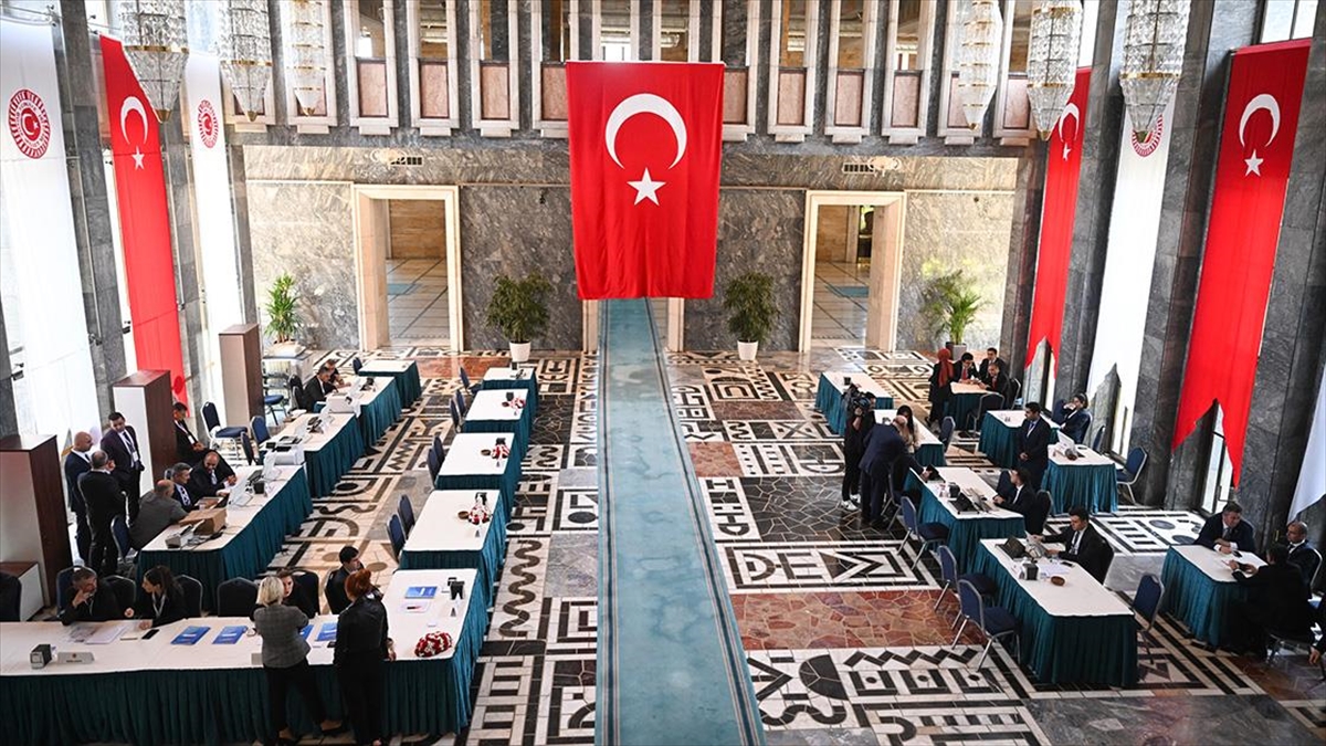 Meclis Yeni Milletvekillerini Bekliyor