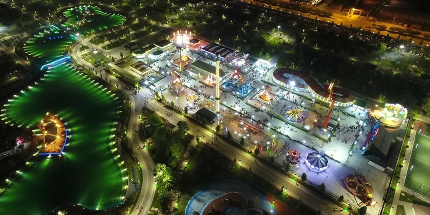 Bu İlçede Park Ve Tesisler 'Güneşle' Aydınlanıyor