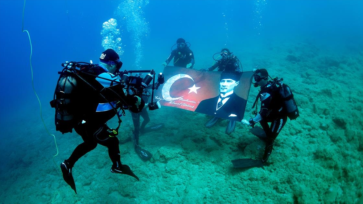 Hatay'da 19 Mayıs Coşkusu Su Altına Taşındı