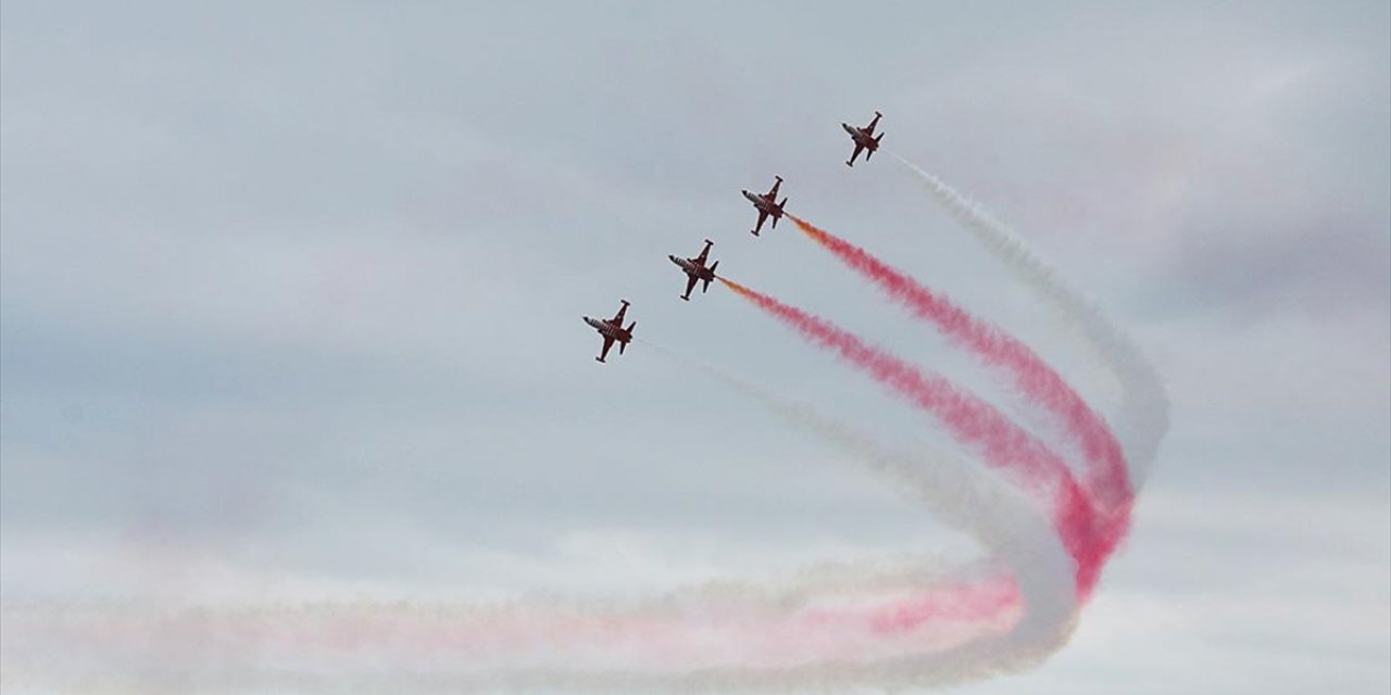 Türk Yıldızları Ve Solotürk Samsun Semalarında Gösteri Uçuşu Yaptı