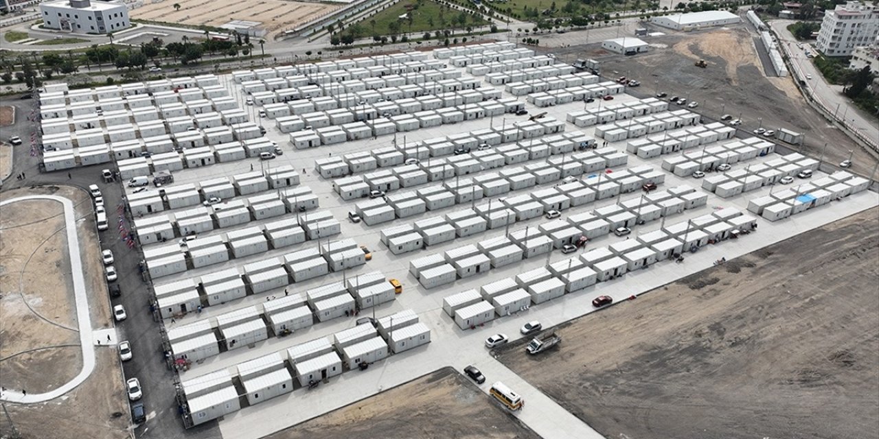 65 Bin 255 Depremzedenin yaraları sarıldı!