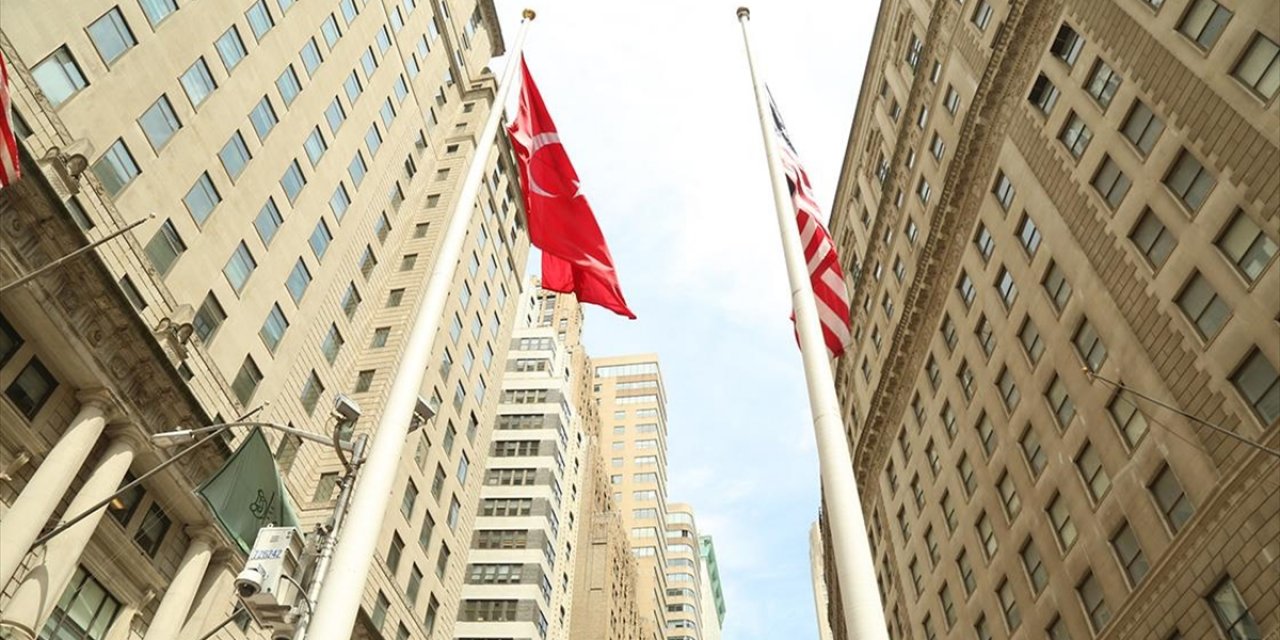 Wall Street'te Türk Bayrağı Göndere Çekildi