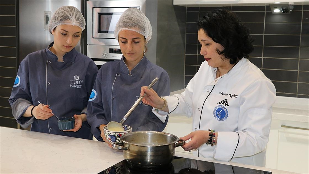 Kütahya'nın Yöresel Lezzetlerini Öğrenen Öğrenciler Kentin Gastronomi Turizmine Katkı Sunacak