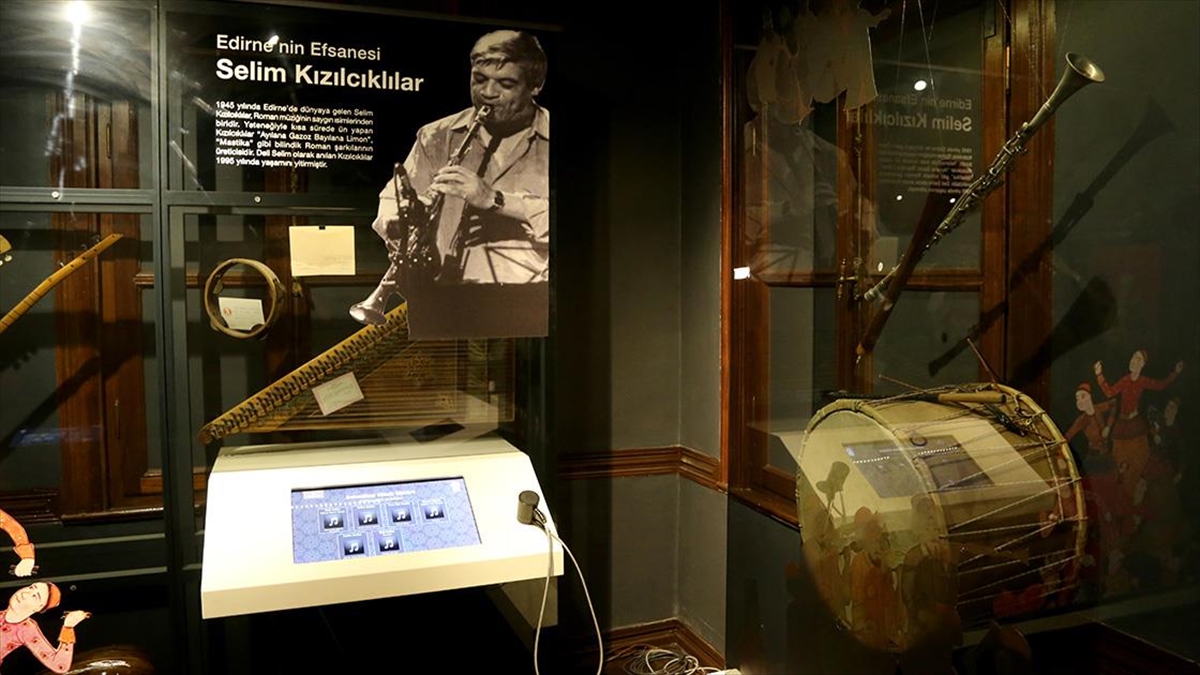 Edirne'de Kent Tarihinde Yer Alan Kişilerin Simge Eşyaları Asırlık Konakta Sergileniyor