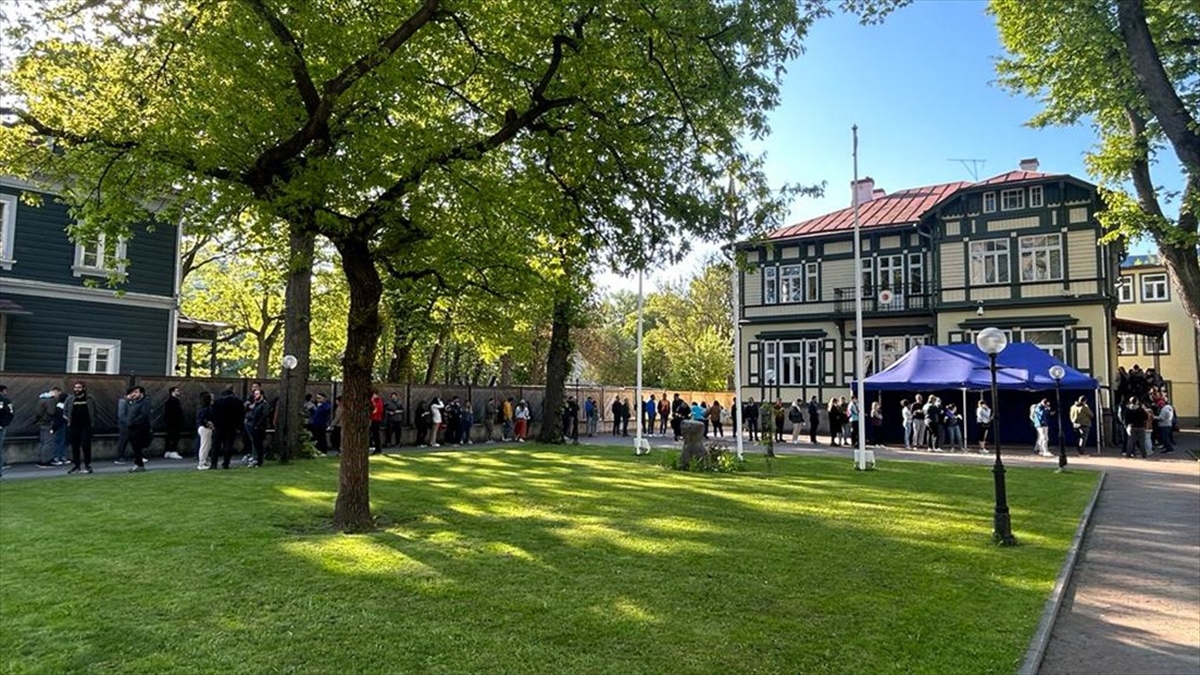 Yurt Dışına Kayıtlı Seçmenlerin Oy Kullanma İşlemi Devam Ediyor