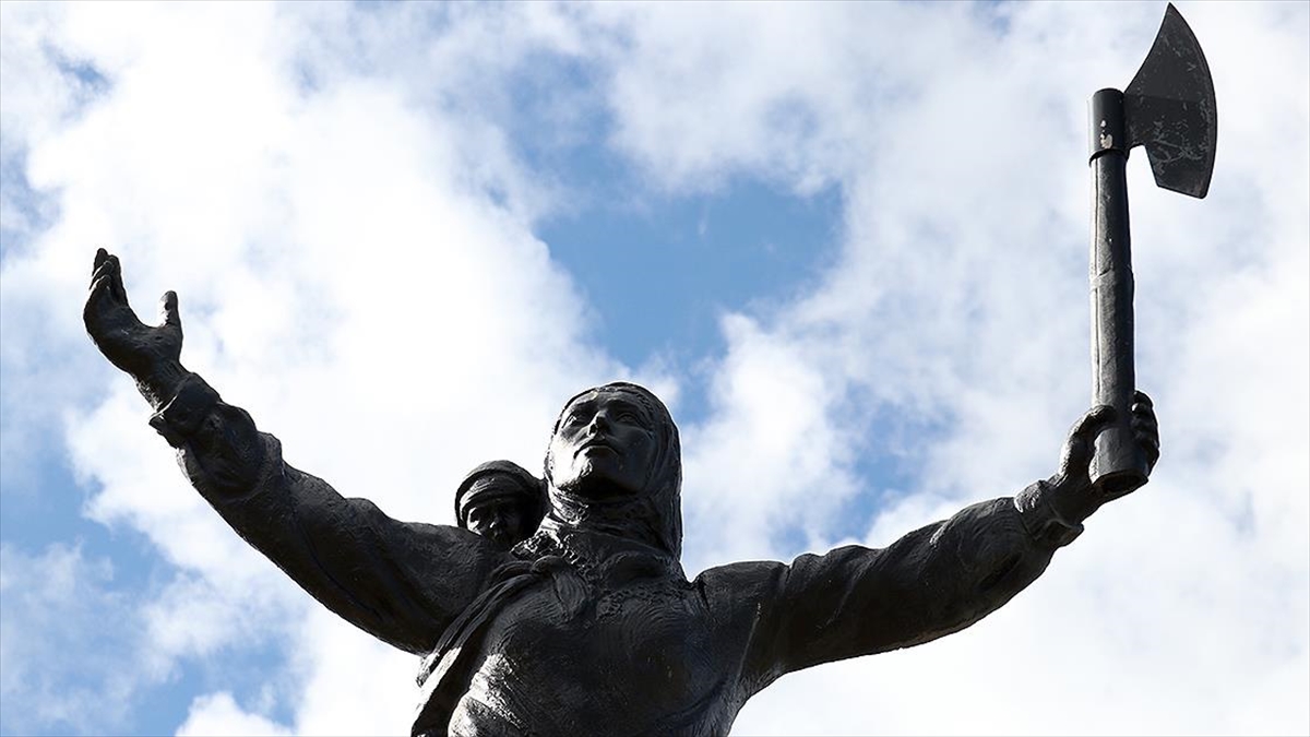 Cesaret Ve Kahramanlık Timsali Nene Hatun Vefatının 68. Yılında Anılıyor