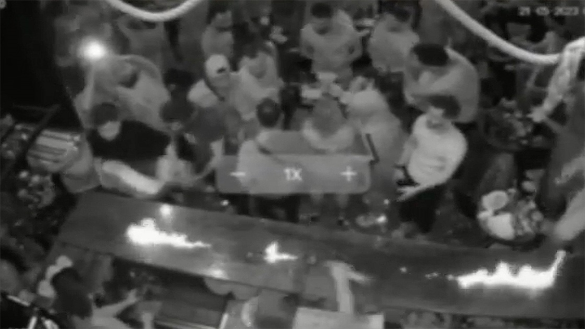 Beyoğlu'nda Eğlence Mekanında İspirto Şişesinin Patlamasıyla Alevler Arasında Kalan 3 Kişi Yaralandı