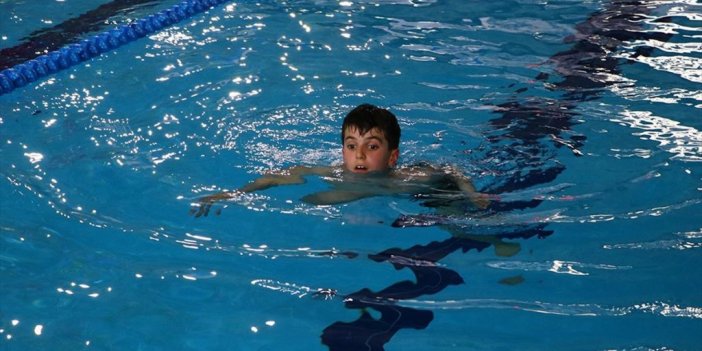 Otizmli Egemen Korkarak Girdiği Havuzda Artık Tek Başına Yüzüyor