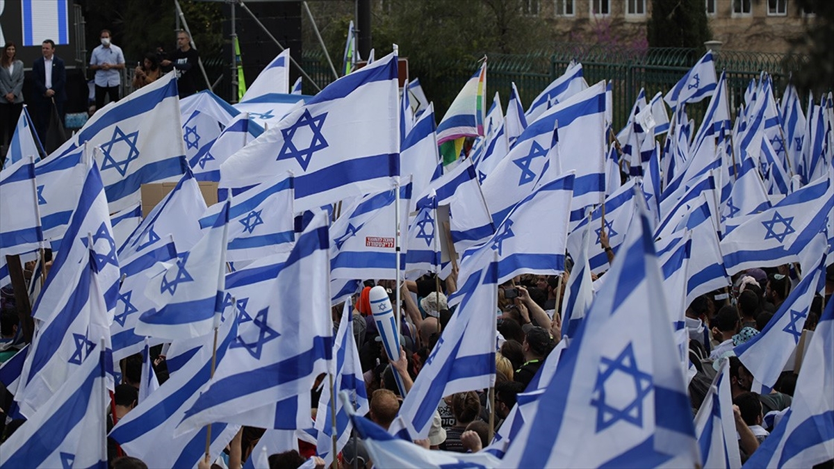 İsrail'de Hükümet Tartışmalı Bütçeyi Meclis'ten Geçirdi, Sırada "yargı Reformu" Var