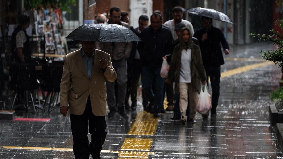 Başkentte Sağanak Etkili Oluyor