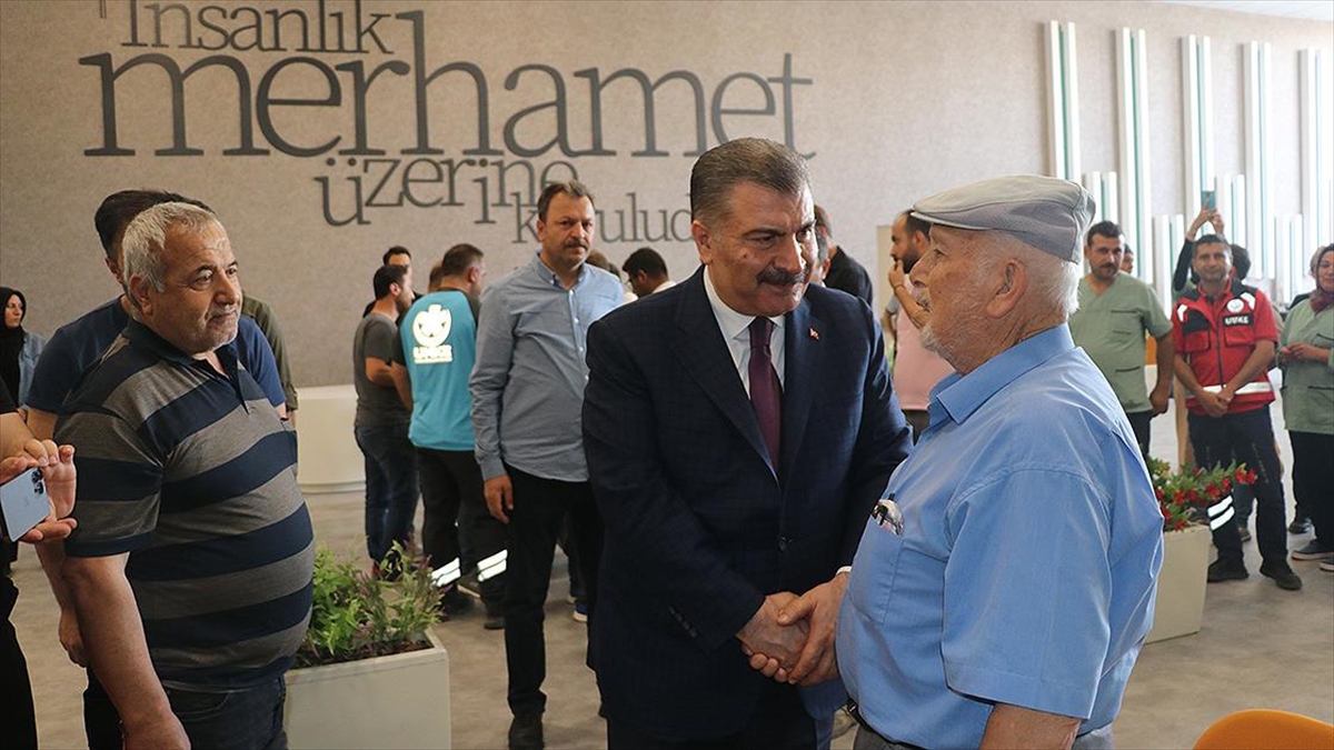 Sağlık Bakanı Koca, Defne Devlet Hastanesini Ziyaret Etti