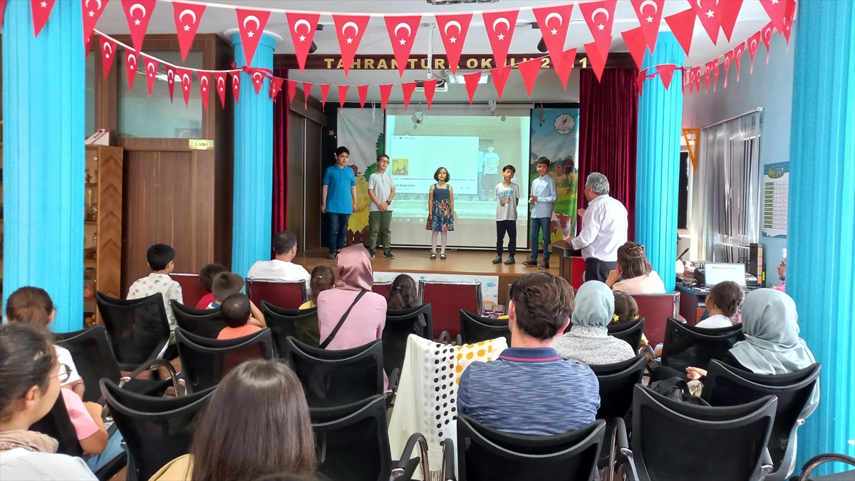 Tahran Türk İlköğretim Okulu'nda Mezuniyet Programı Düzenlendi