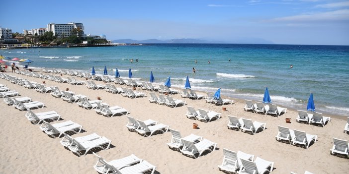 KUŞADASI’NIN DİLLERE DESTAN PLAJLARI BU YIL DA MAVİ BAYRAK İLE TAÇLANDI