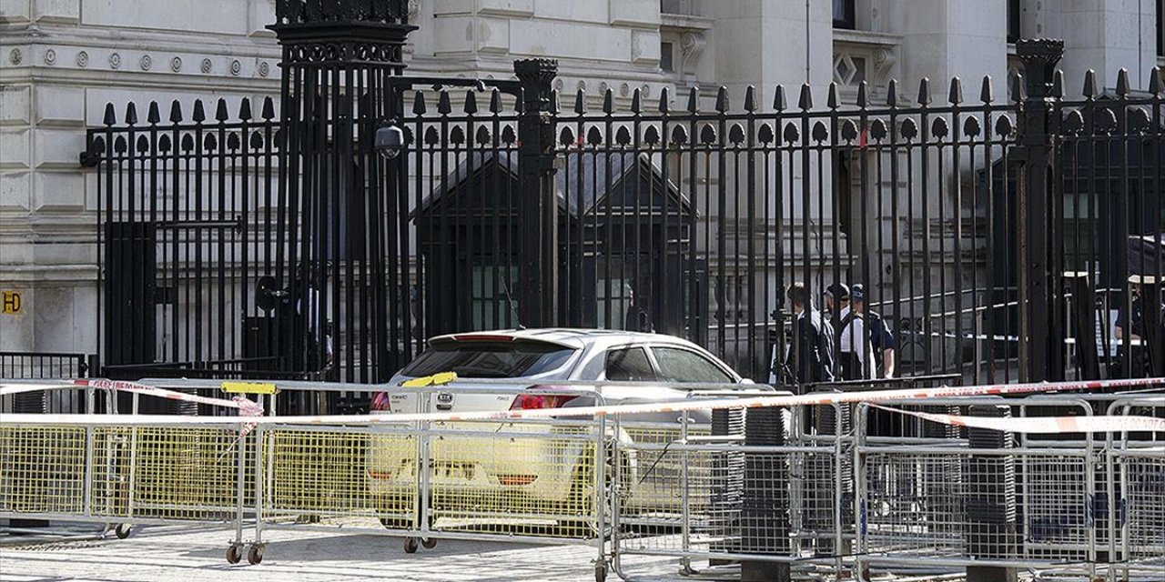 Başbakanlık Binasının Dışındaki Kapılara Çarpan Kişi Gözaltına Alındı