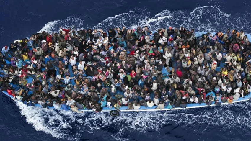 500 mülteciyi taşıyan tekneden haber alınamıyor