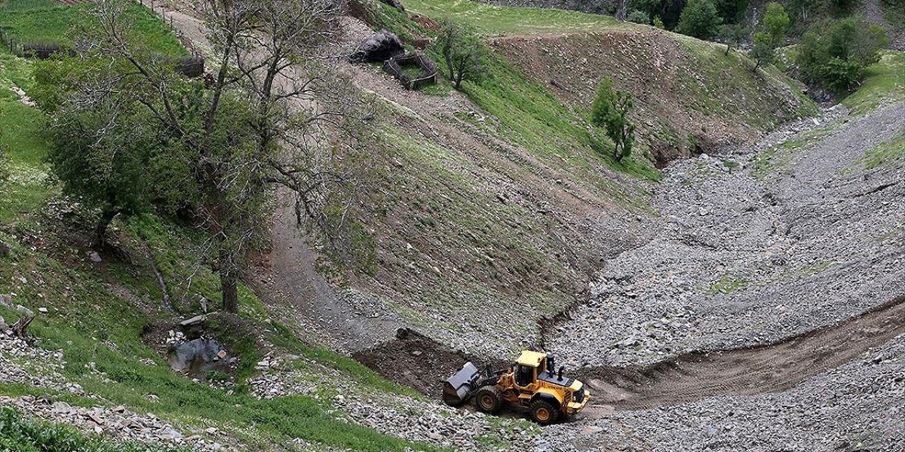 Sel, Köy Yolları Ve Altyapılarda Hasara Neden Oldu