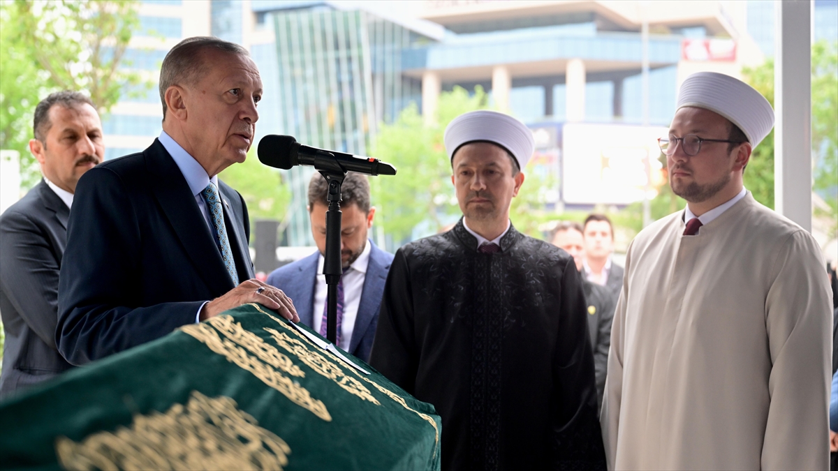 Cumhurbaşkanı Erdoğan, Gazeteci Yazar Engin Ardıç'ın Cenaze Törenine Katıldı