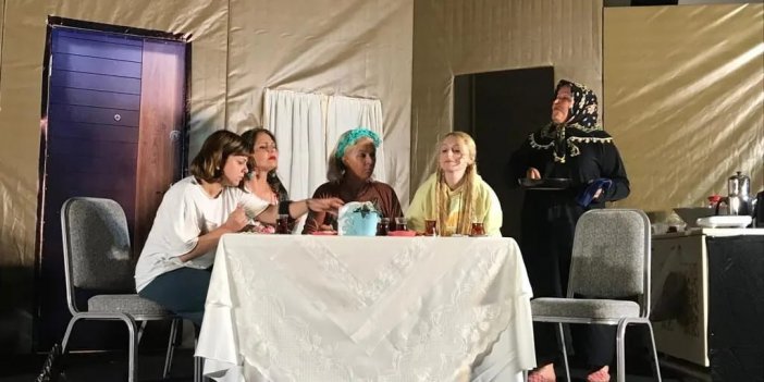 KADINA YÖNELİK ŞİDDETİ TİYATRO OYUNUYLA ANLATTILAR