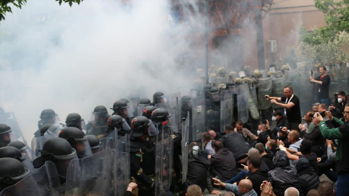 Kfor, Kosova'da Yaralanan Asker Sayısının 30 Olduğunu Açıkladı