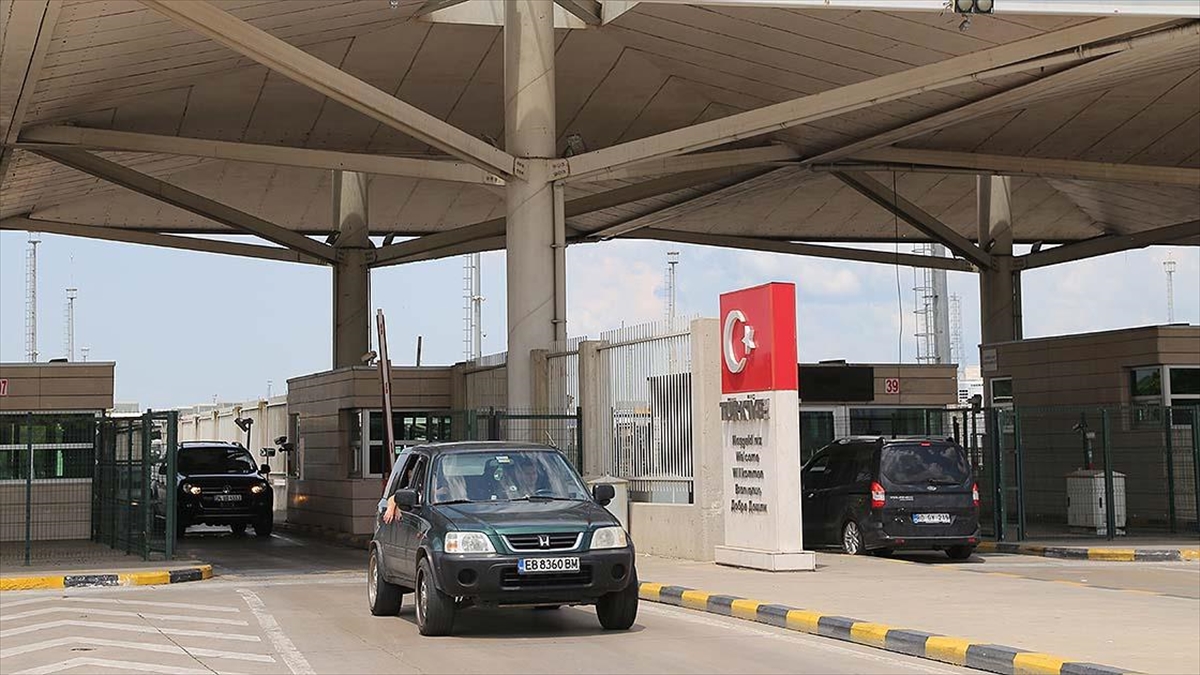 Yurt Dışında Yaşayan Türklerin Ana Vatana Yolculukları Başladı