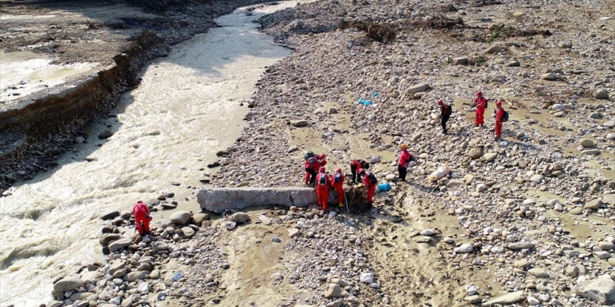 Düzce'deki Aramalarda Bir Kişinin Cesedi Bulundu