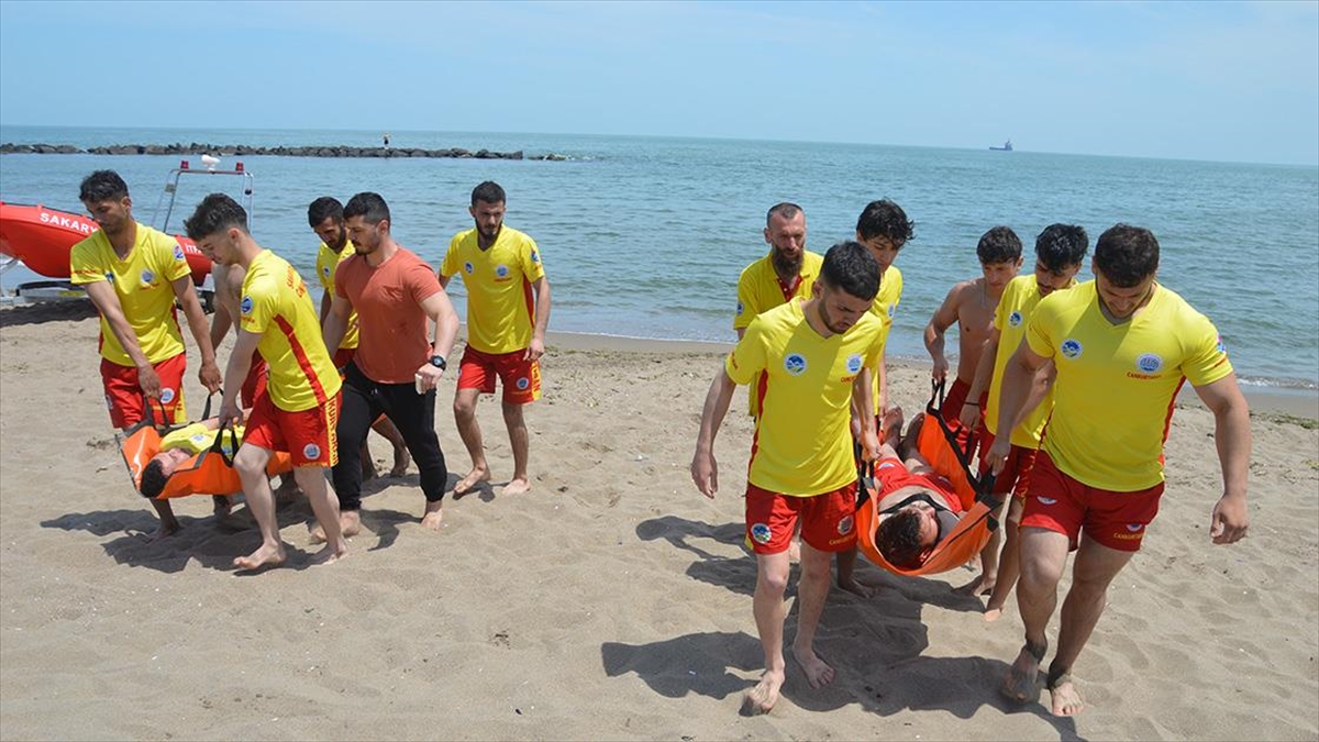 Sakarya Sahillerinde Hizmet Verecek Cankurtaranlar Zorlu Eğitimlerle Göreve Hazırlanıyor