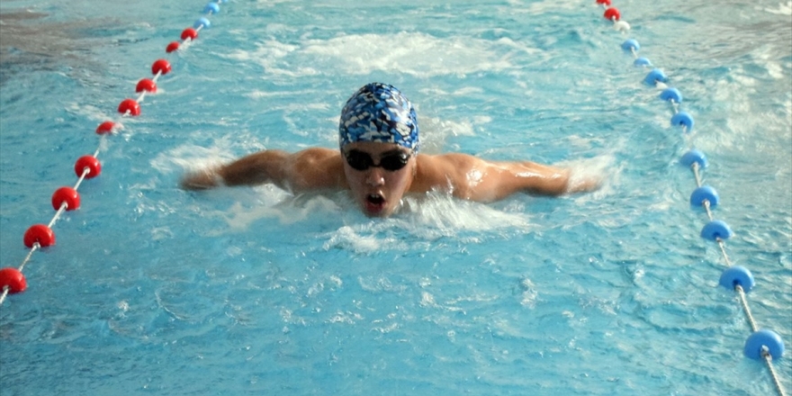 Kanseri Yenip Yüzmede Altın Madalya Kazandı