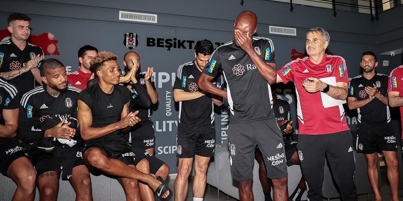 Beşiktaş'ta Atiba Hutchinson Dönemi Sona Eriyor