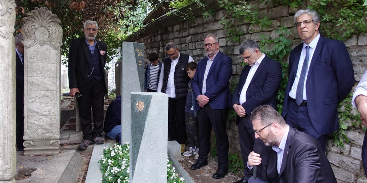 Yazar Ve Şair Mevlana İdris Zengin Kabri Başında Anıldı