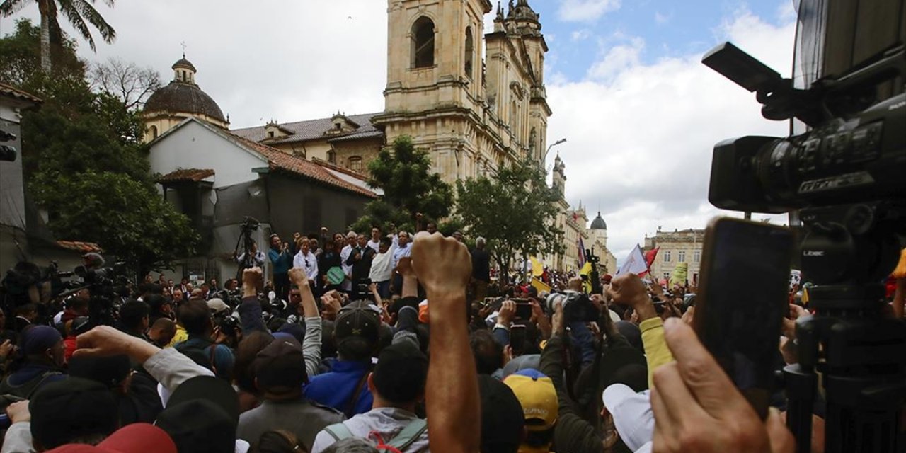 Binlerce Kişi Reformlara Destek İçin Yürüdü