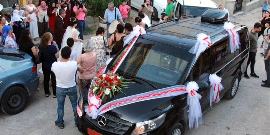 Valinin Makam Aracı Şehit Kardeşinin Gelin Arabası Oldu