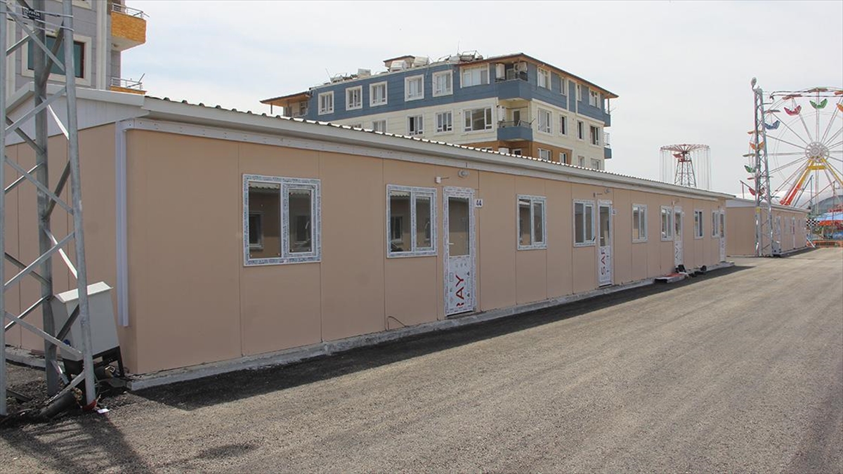 Hatay'da Yapımı Tamamlanan 200 Prefabrik İş Yerinin Anahtarı Teslim Edildi