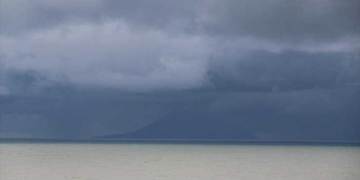 Endonezya'da Anak Krakatau Yanardağı Faaliyete Geçti