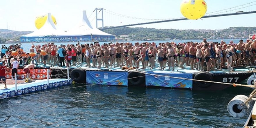 Kıtalararası Yüzme Yarışı'nda 156 Kişi Boğaz'ın Ortasında Kaldı: Botlarla Taşındılar