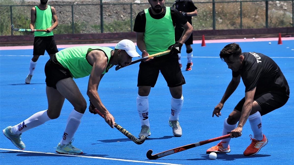 Milli Hokeyciler, Avrupa'da En Üst Seviyeye Ulaşmak İçin Çalışıyor