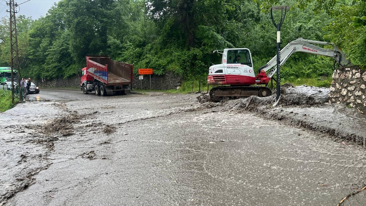 Ordu'da Sağanak Nedeniyle Esenli Deresi Taştı