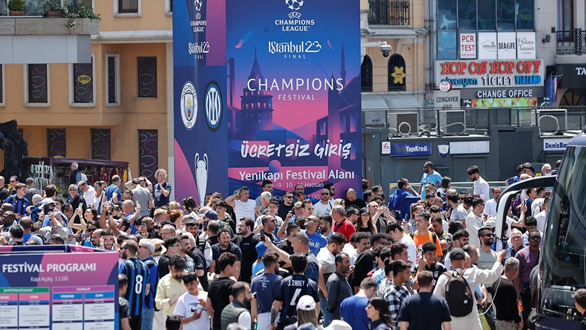 Inter Ve Manchester City Taraftarları İstanbul'un Tarihi Ve Turistik Mekanlarını Gezdi