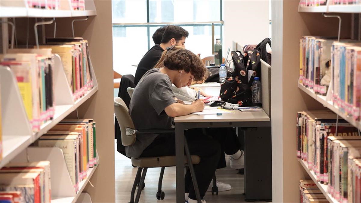 Kırklareli Modern Kütüphanesinde Her Yıl Nüfusunun 4 Katı Okuyucu Ağırlıyor