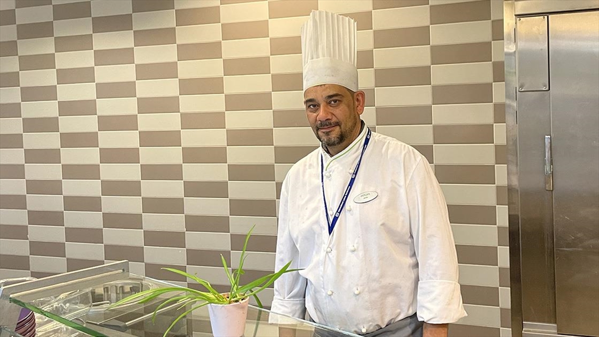 Türk Yemeklerini Bm'ye Sevdiren Aşçı