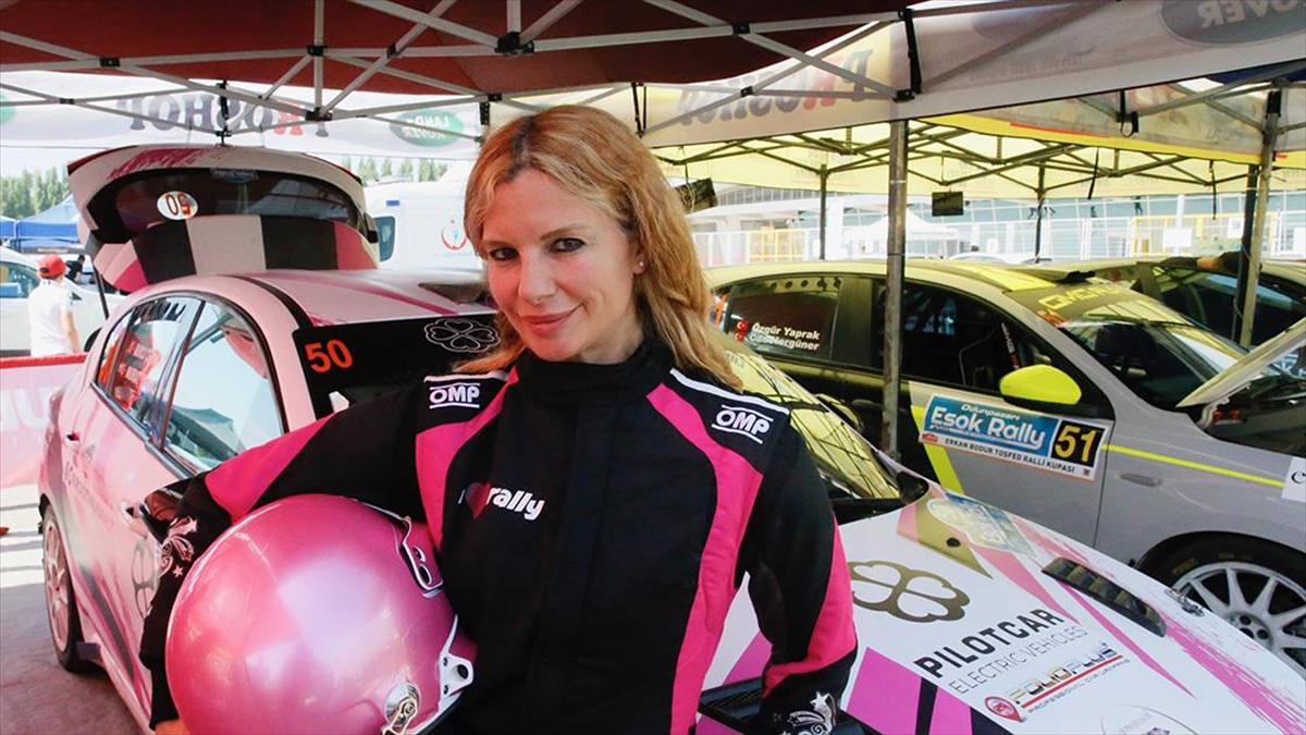 Milli Rallici Burcu Çetinkaya, 5 Yıl Sonra Döndüğü Pistlerde 7. Şampiyonluğun Peşinde