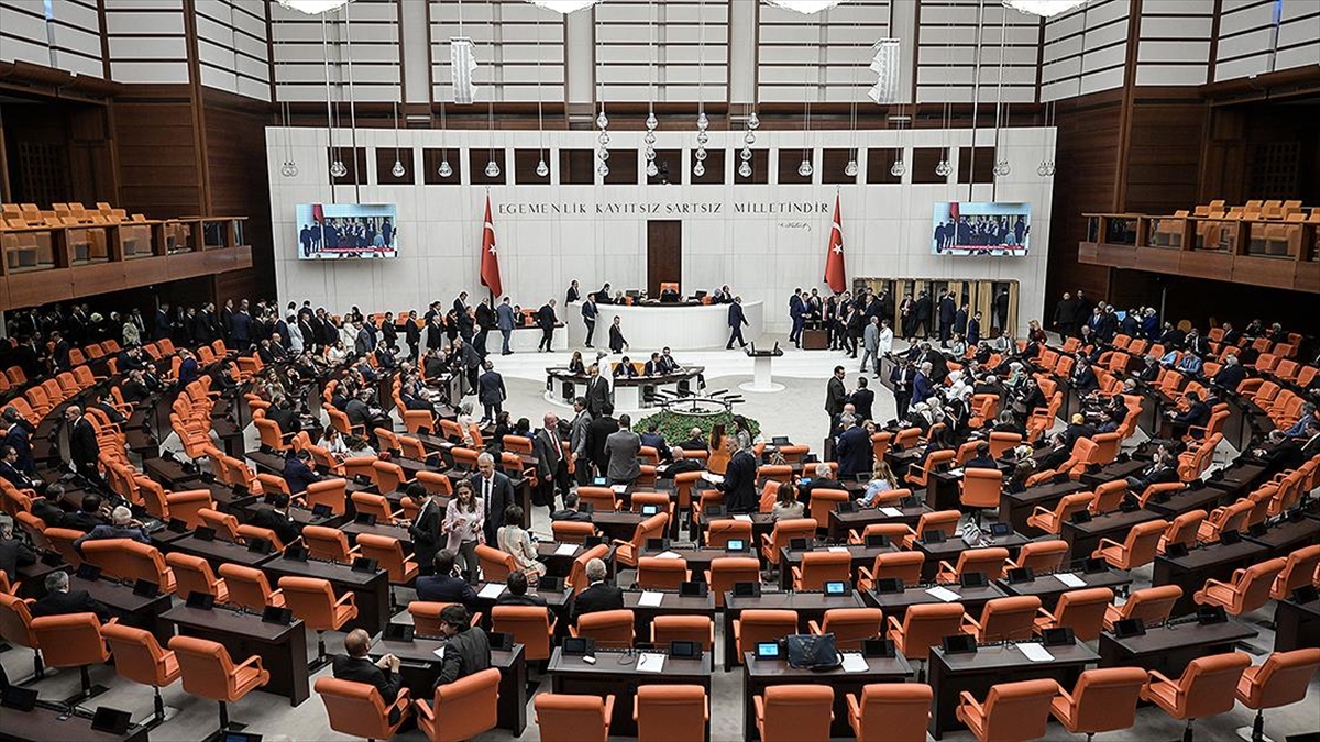 Tbmm'de, Başkanlık Divanı Ve İhtisas Komisyonu Üyeleri Belirlenecek