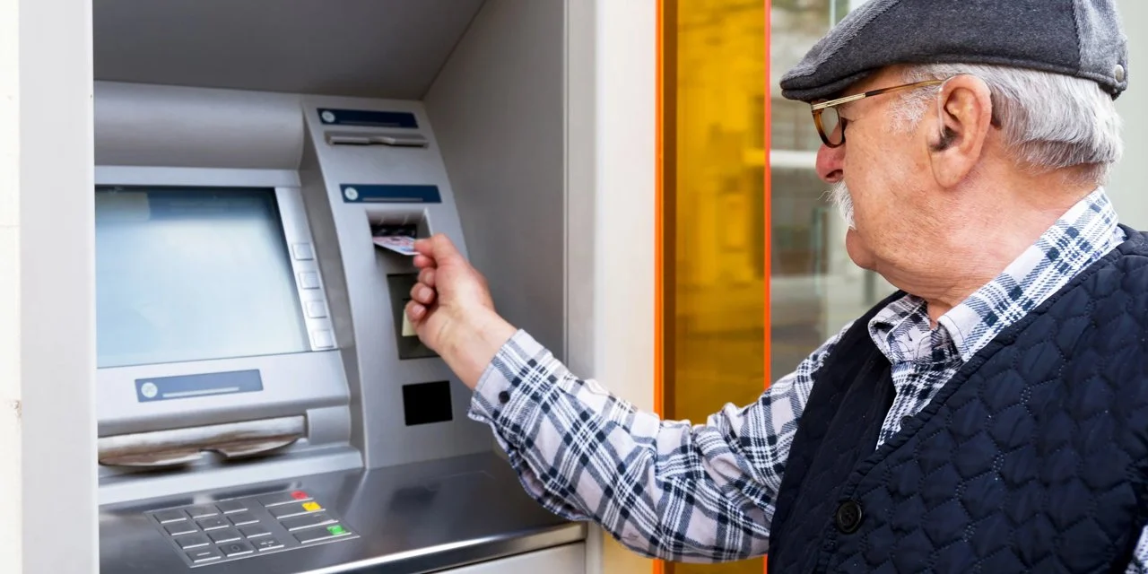 Emekli Maaşı Ve Emekli Bayram İkramiyesi Hesaplara Yatıyor!